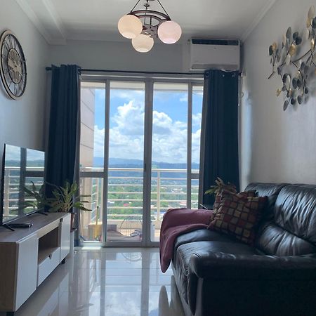 Spacious 2-Bedroom Condo,Wifi,Netflix,Free Parking Кагаян де Оро Екстериор снимка