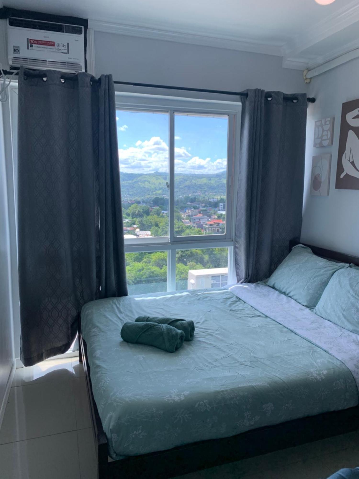 Spacious 2-Bedroom Condo,Wifi,Netflix,Free Parking Кагаян де Оро Екстериор снимка