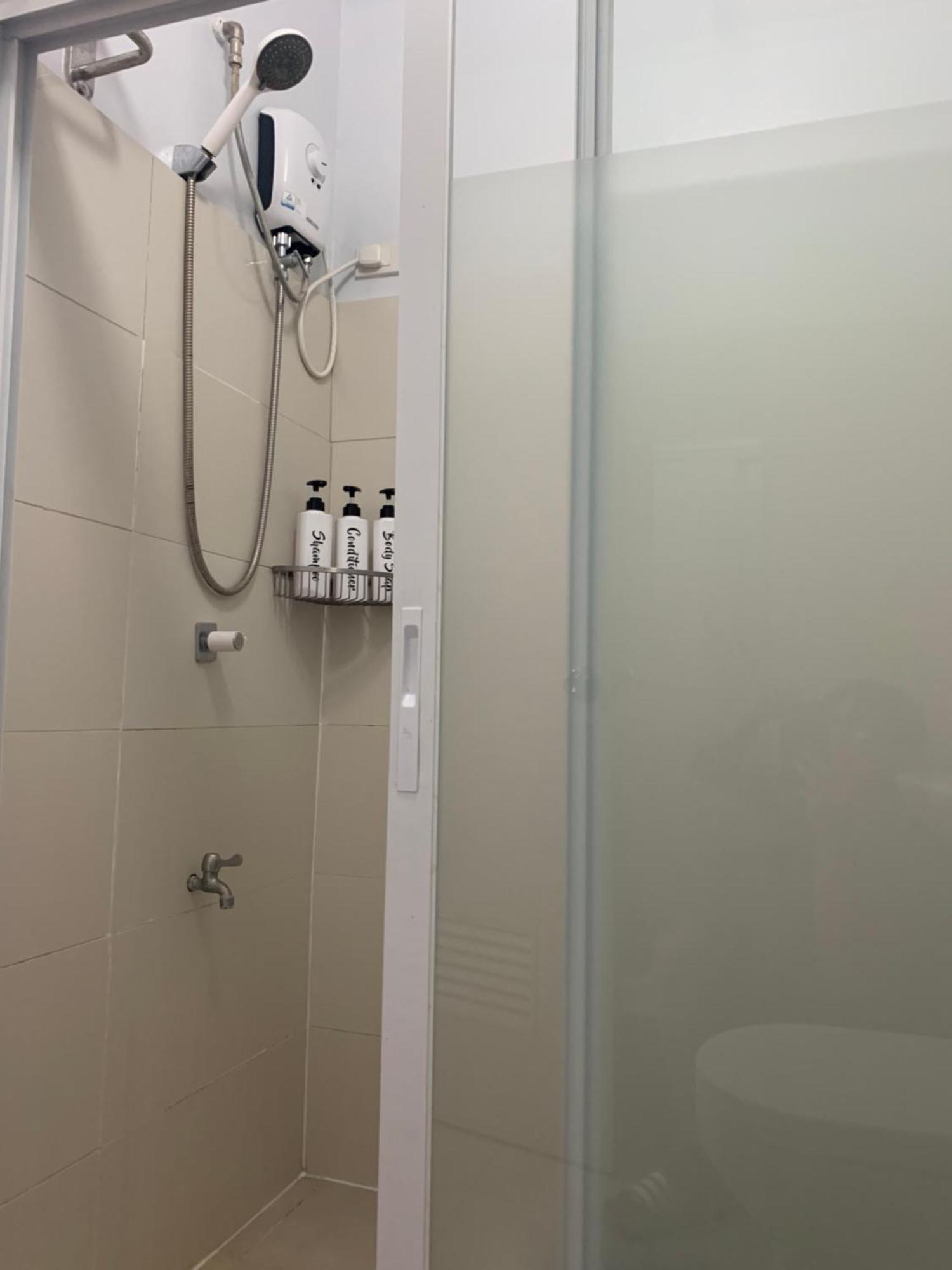 Spacious 2-Bedroom Condo,Wifi,Netflix,Free Parking Кагаян де Оро Екстериор снимка
